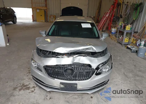 2017 Buick Lacrosse Essence z USA, uszkodzony, nr VIN 1G4ZP5SSXHU195510